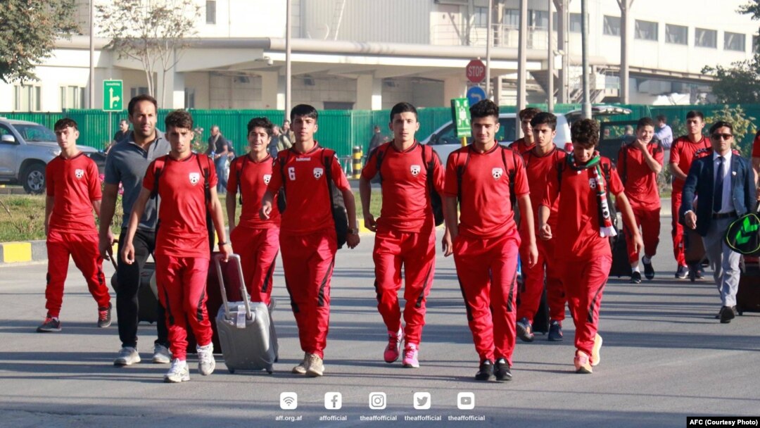 تیم ملی ۱۶ سال افغانستان حین برگشت از ایران به کابل