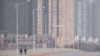 封城后的武汉市大马路上行人稀少
