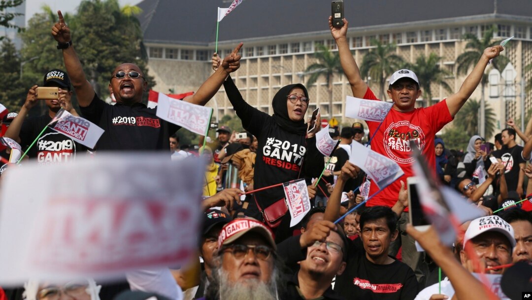 People wear T-shirts with writing that reads "Replace the President in 2019" during a rally in Jakarta, Indonesia, May 6, 2018. 