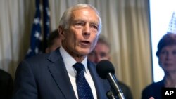 Відставний генерал Веслі Кларк служив в армії США 34 роки. Завершив військову кар'єру у 2000 році на посаді Верховного командувача ОЗС НАТО в Європі. Фото AP
