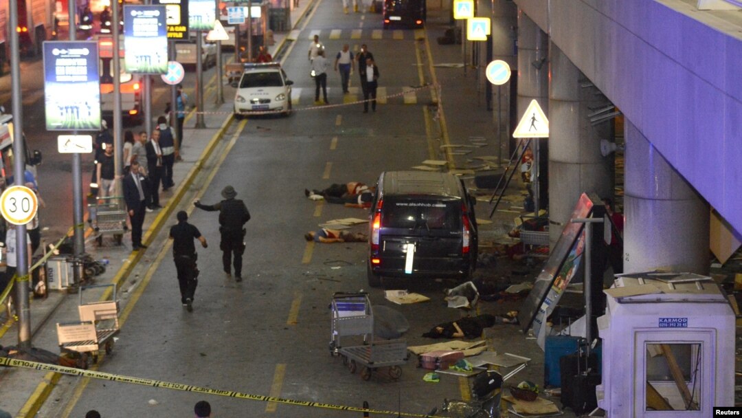 Gawarwaki a kasa cikin harabar tashar jiragen saman Istanbul, babban birnin Turkiya
