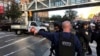 纽约警察局提供的照片显示，警察对关于纽约市曼哈顿下城的枪击案的报告做出反应（2017年10月31日）