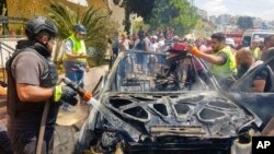 Фото: залишки згорілої машини в ліванському Сідоні внаслідок удару Ізраїлю, AP