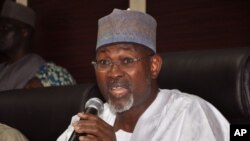 Chủ tịch Ủy ban Bầu cử Attahiru Jega phát biểu trong một cuộc họp báo ở Abuja, Nigeria, ngày 7/2/2015.