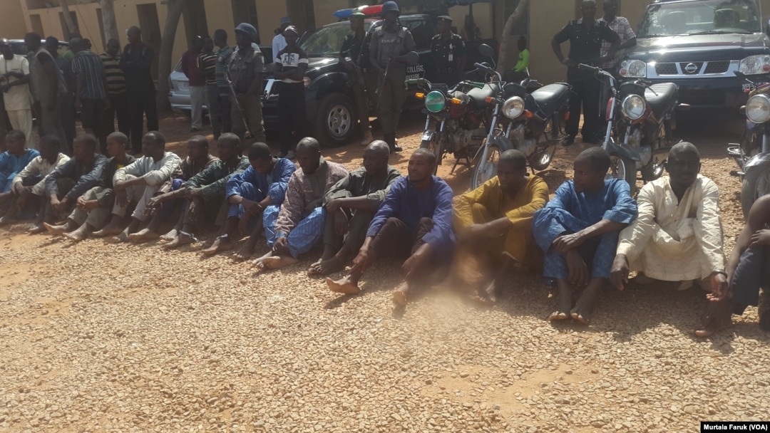 Wasu da ake zargin 'yan bindiga barayin Shanu a jihar Zamfara
