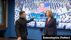 Володимир Зеленський, президент України, Крістіна Квін, тимчасово повірена США в Україні