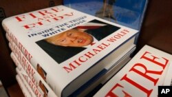Вірусне повідомлення було стилізовано під уривок із нової книги про роботу Білого дому за президентства Дональда Трампа.
