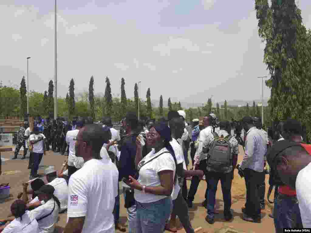 Matasa yan rajin baiwa matasa damar tsayawa takara sun yi tattaki zuwa fadar shugaban kasa a Abuja