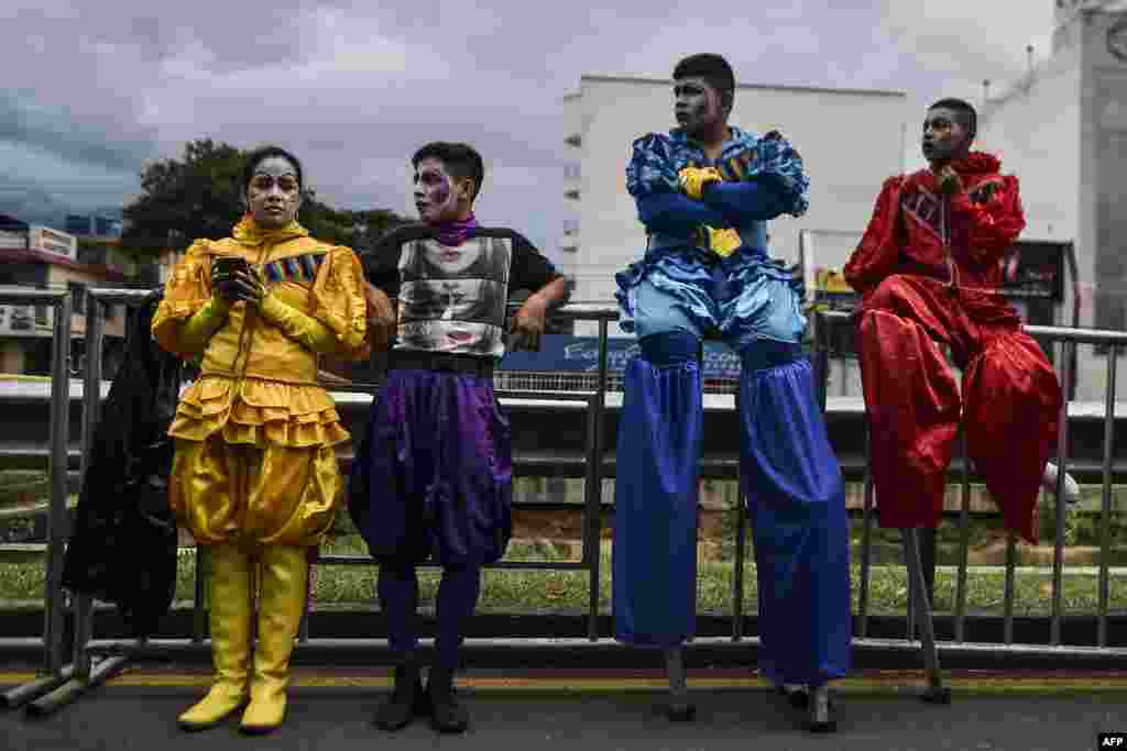 Colombian salsa dancers wait backstage prior to the "Salsodromo" parade in Cali, Colombia, Dec. 25, 2017.