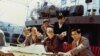1986年2月在海南岛考察与田纪云、胡启立、谷牧讨论洋浦港平面规划方案 。(香港中文大学出版社提供)