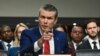 24 січня 2025 року Сенат за участі віцепрезидента Джей Ді Венса затвердив колишнього телеведучого Fox News Піта Геґета на посаді міністра оборони США, попри звинувачення у зловживанні алкоголем, сексуальних домаганнях та інших сумнівах у його кваліфікації очолити Пентагон. (AFP)