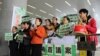 民主党在立法会门外声援弹劾动议，要求梁振英下台(香港民主党)