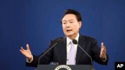 Tổng thống Hàn Quốc Yoon Suk Yeol đang đối mặt với sức ép từ các thành viên trong chính đảng của ông