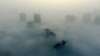 China’s Smog Cancels Hundreds of Flights, Closes Highways