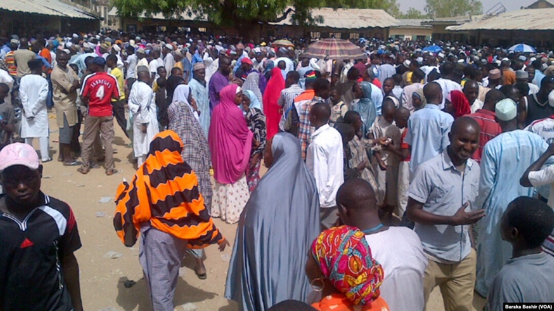 Jama'a masu kada kuri'a a wata mazabar Kano