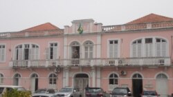 PR e juizes do Supremo e do Tribunal Constitucional de costas viradas em São Tomé e Príncipe