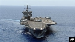 Hàng không mẫu hạm USS Enterprise chạy bằng năng lượng từ 8 lò phản ứng hạt nhân và là tàu chiến lớn nhất và lâu đời nhất của hải quân Hoa Kỳ.
