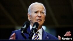 Президент США Джо Байден виступає в коледжі принца Джорджа в місті Ларго, штат Меріленд.