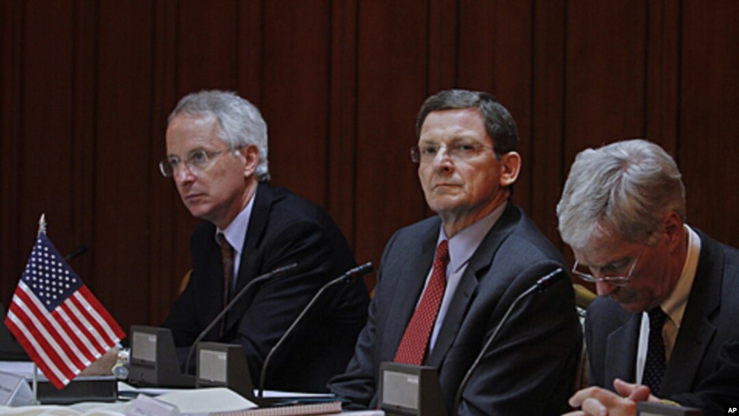 U.S. special envoy for Afghanistan and Pakistan Marc Grossman (C), U.S. Ambassador to Pakistan Cameron Munter (L), and U.S. Ambassador to Afghanistan Ryan Crocker attend a tripartite meeting of Pakistani, U.S. and Afghan officials at the foreign ministry 