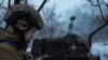 Військовий ЗСУ біля САУ M109A5 на бахмутському напрямку. 16 січня 2024 року. Фото REUTERS 