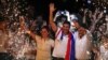 承诺会与台湾维持邦交的红党候选人圣地亚哥·培尼亚（Santiago Pena，中）庆祝在2023年4月30日巴拉圭总统大选中胜出。（路透社）