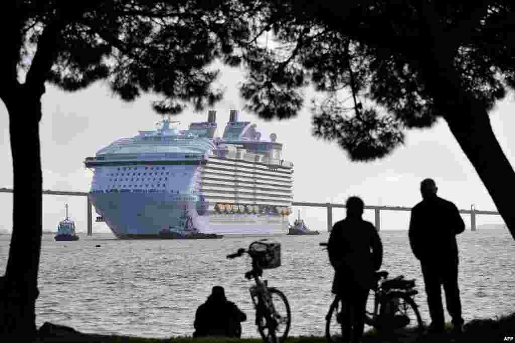 The U.S. company Royal Caribbean Cruise Limited (RCCL) tourism cruise liner &#39;Symphony of the Seas&#39; leaves the shipyard of Saint-Nazaire, western France, March 24, 2018.