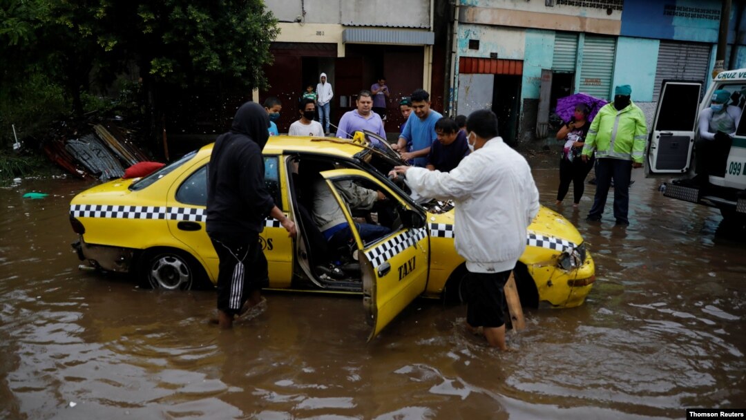  Al menos 14 personas fallecieron en El Salvador a causa de las afectaciones provocadas por la tormenta tropical Amanda
