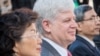 美国在台协会处长马启思（中，美国之音记者方正拍摄）