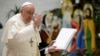 Papa Franja na generalnoj audijenciji u Vatikanu (foto: Rojters/Vatican Media)
