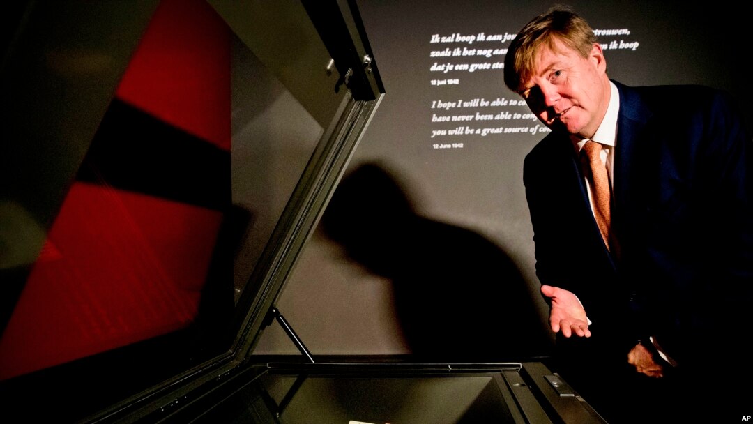 Dutch King Willem-Alexander looks at Anne Frank's diary displayed in the new Diary Room at the renovated Anne Frank House Museum in Amsterdam, Netherlands, Nov. 22, 2018. 