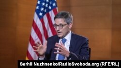 Радник Державного департаменту США Дерек Шолле