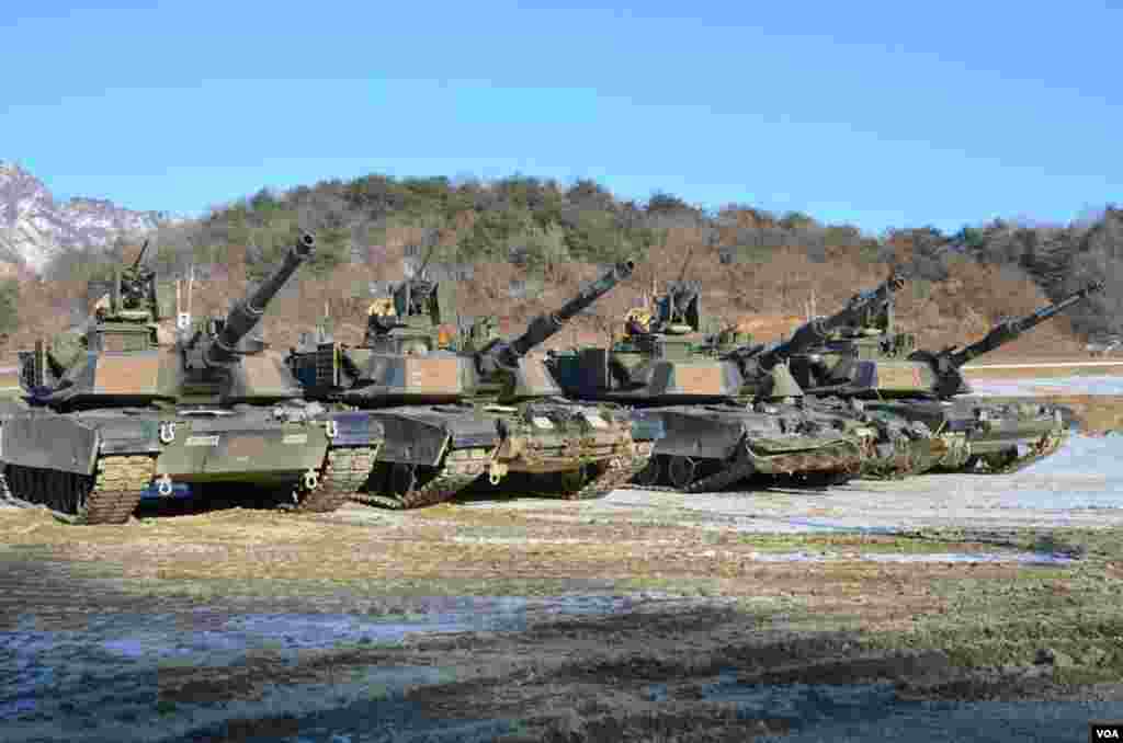 M1-A2SEP Abrams tanks participating in a platoon qualifying exercise near the DMZ. (Photo: VOA / Steve Herman) 